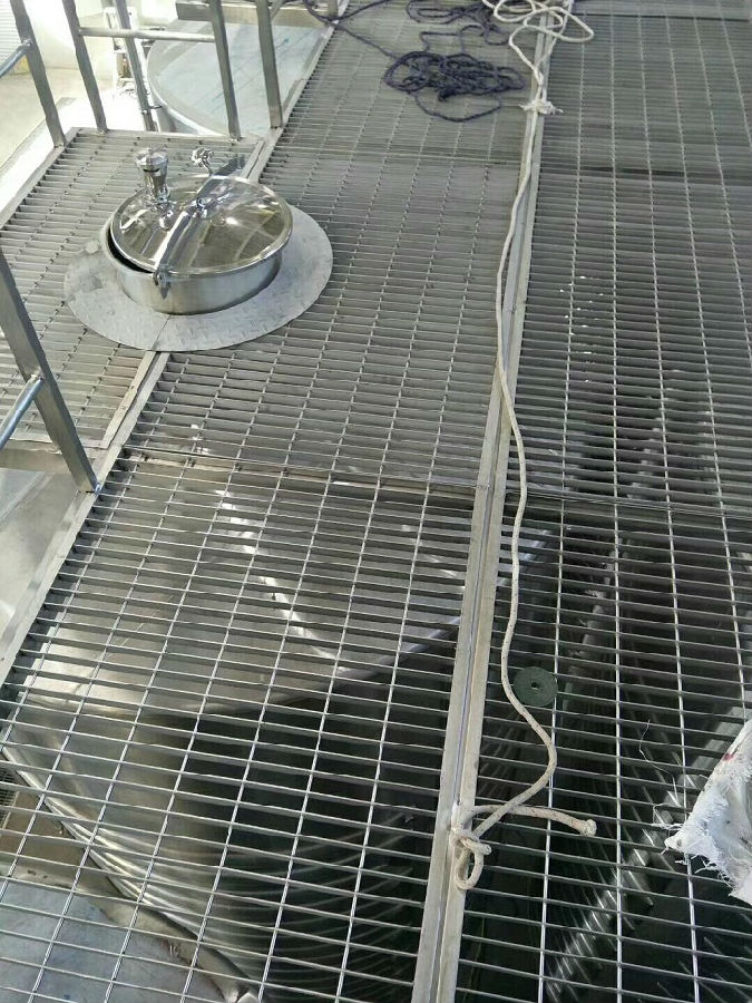 熱浸鋅鋼格柵平臺