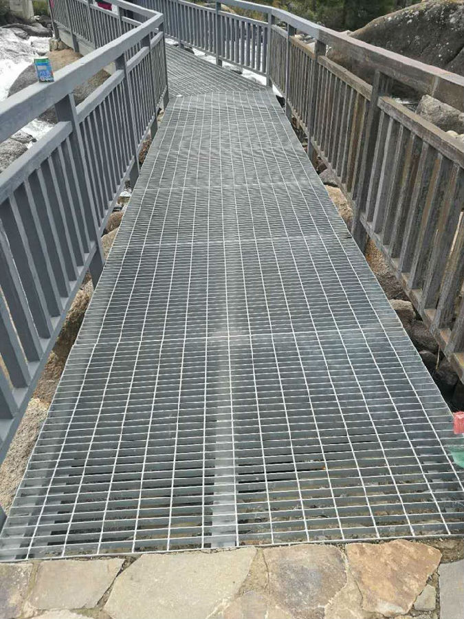 熱浸鋅鋼格柵